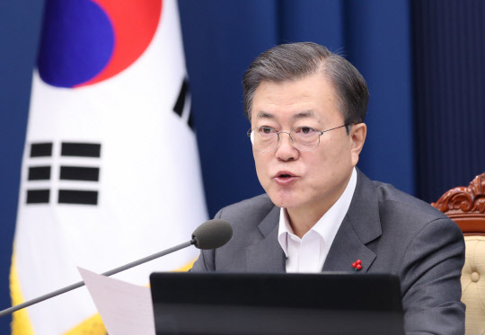 문재인 대통령이 29일 오전 청와대에서 열린 국무회의에서 발언하고 있다.  연합뉴스